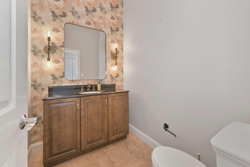 3 Wood Ln, Winchester