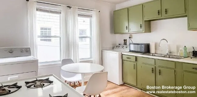 122 Hillside St, Mission Hill