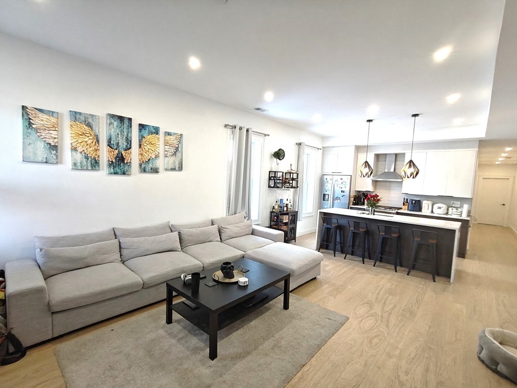 44 Glendale, Dorchester