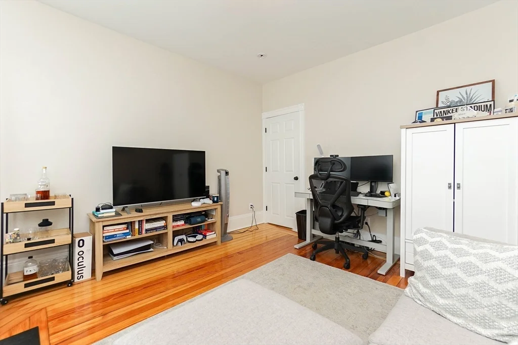 51 Main St, Winter Hill