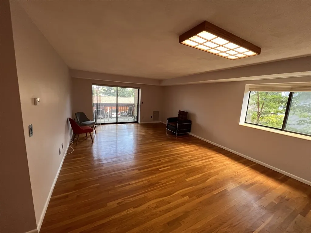 41 Centre St, North Brookline