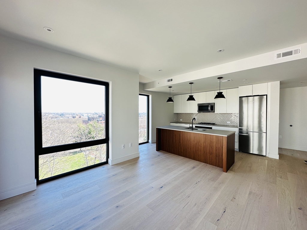 1 Nevins Hill Way, Brighton