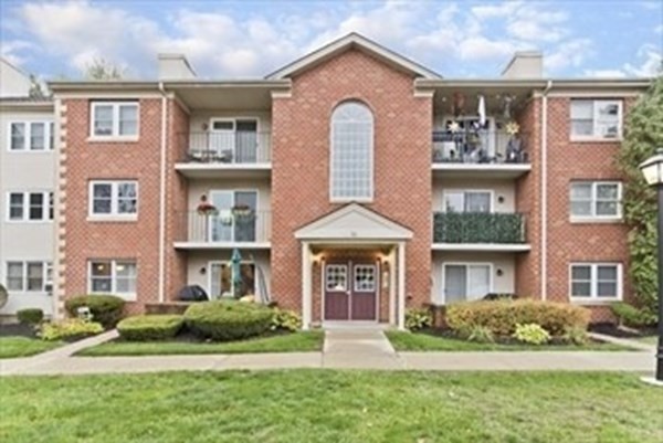 32 Maple Crest Cir, Holyoke