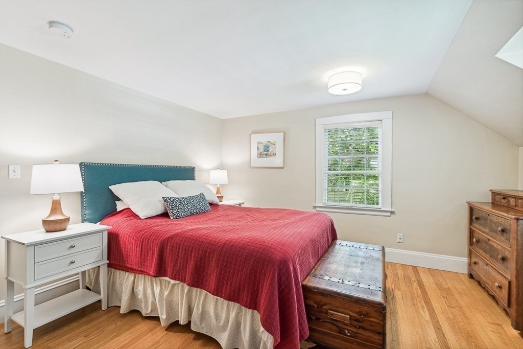 37 Tennyson Rd, Wellesley