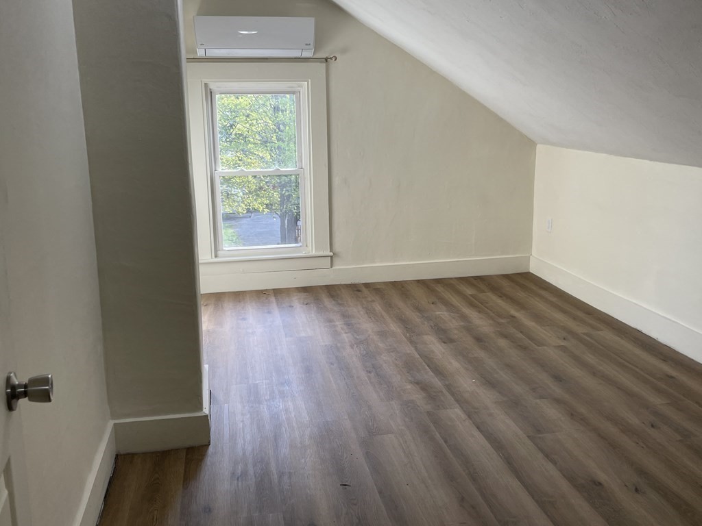 4 Underwood Ct, Westborough