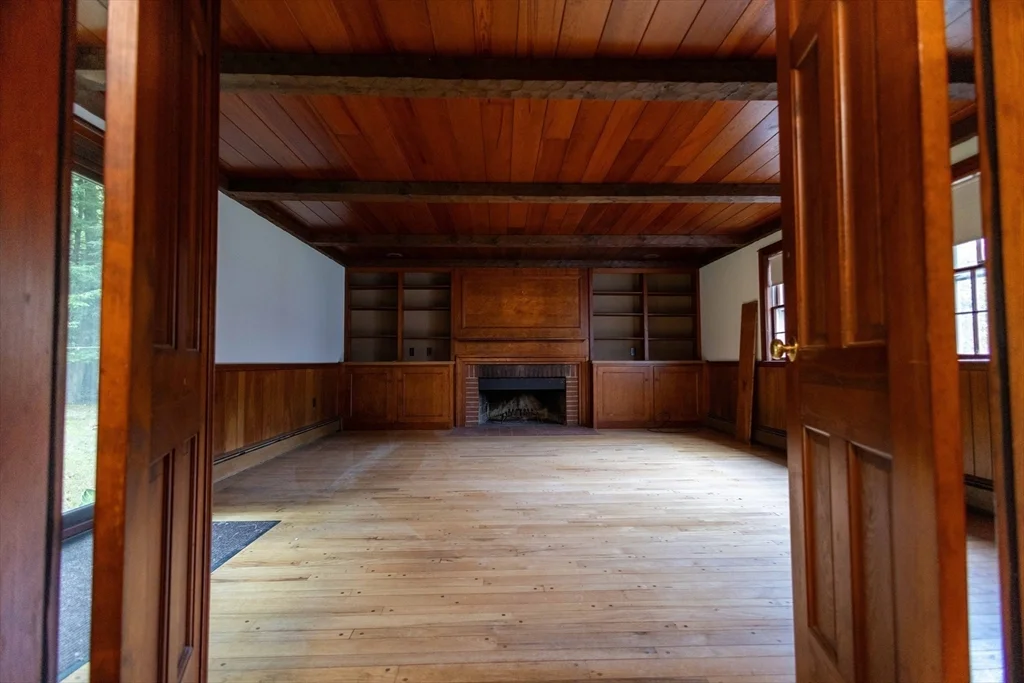 195 Dover Rd, Westwood