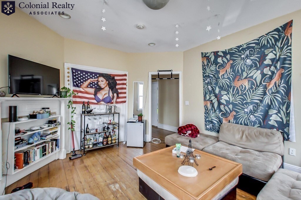 49 Hillside St, Mission Hill