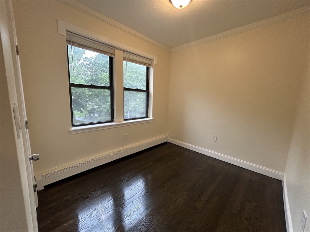 435 Walnut Ave, Roxbury