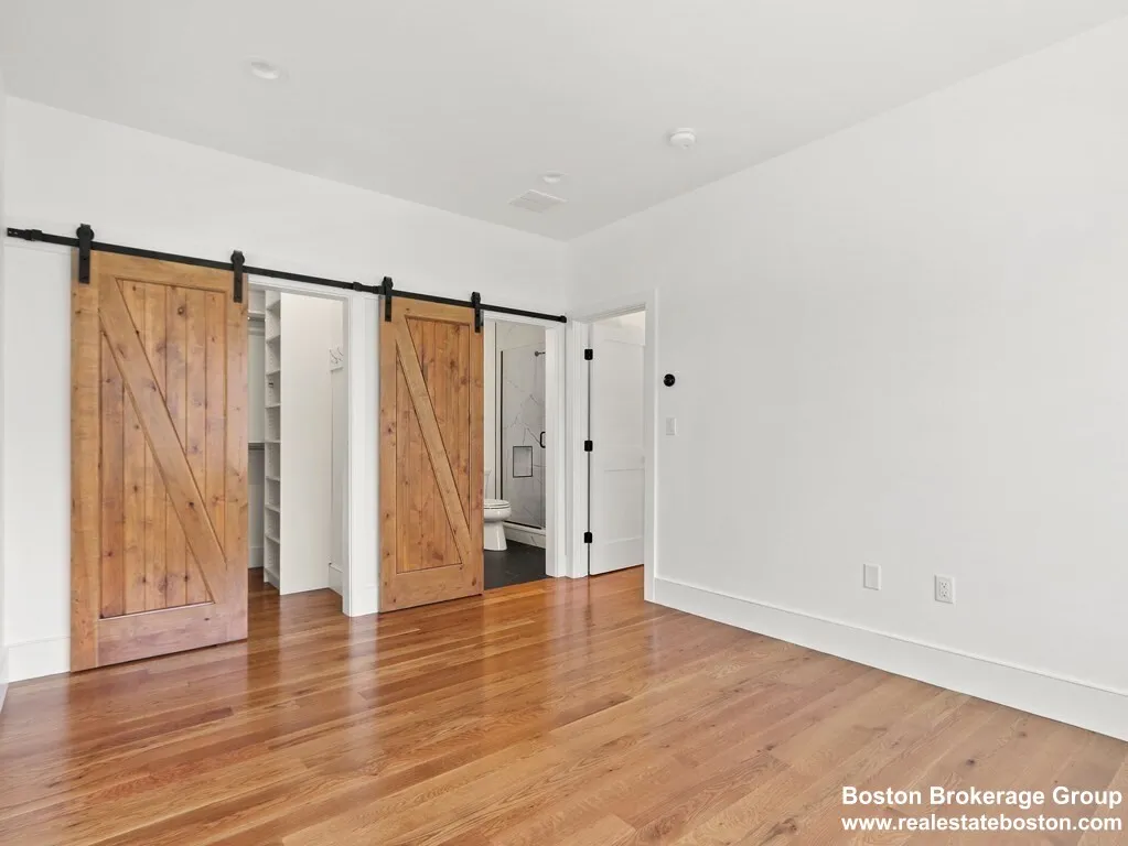 7 Sharon Ave, Auburndale