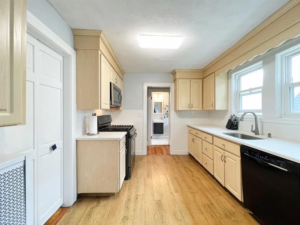 31 Grassmere Rd, Chestnut Hill