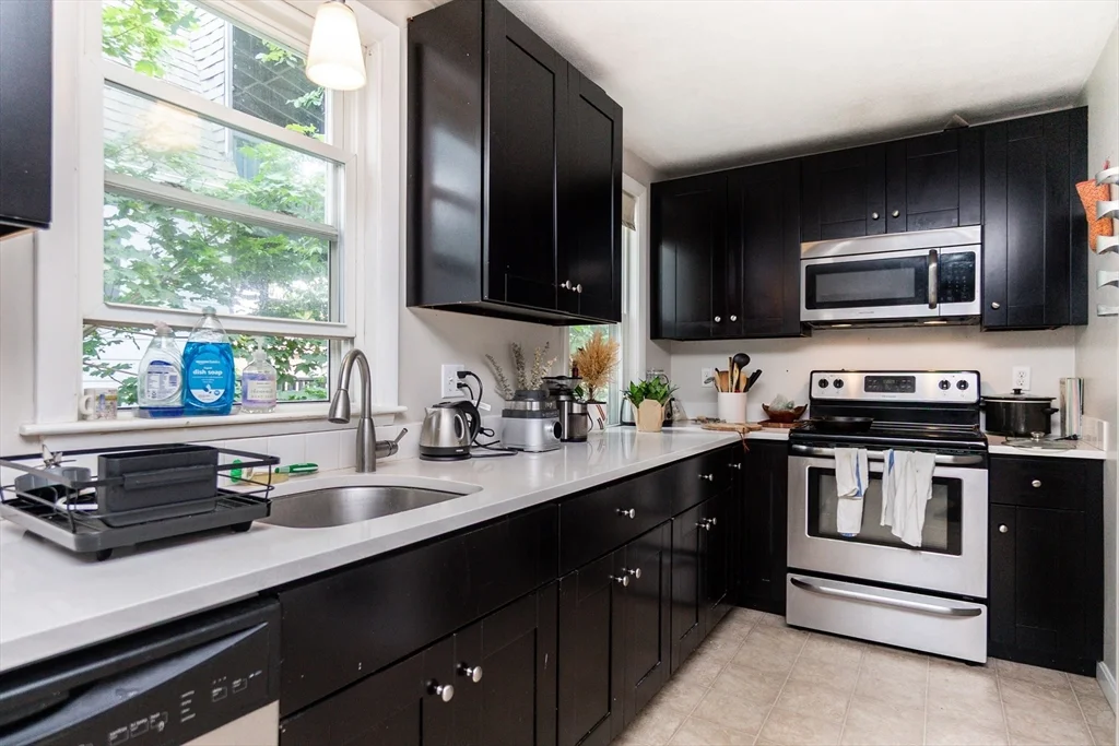 24 Aberdeen Rd, Powder House Square