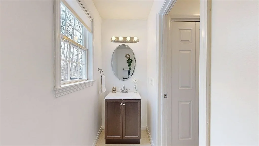 12 Coldbrook Rd, Millbury