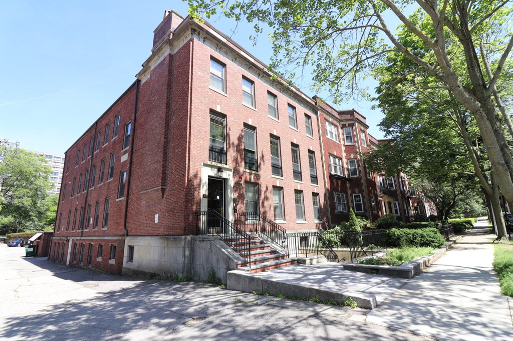 12 Dean Rd, Brookline