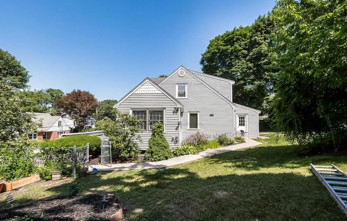 24 Bellamy St, Brighton