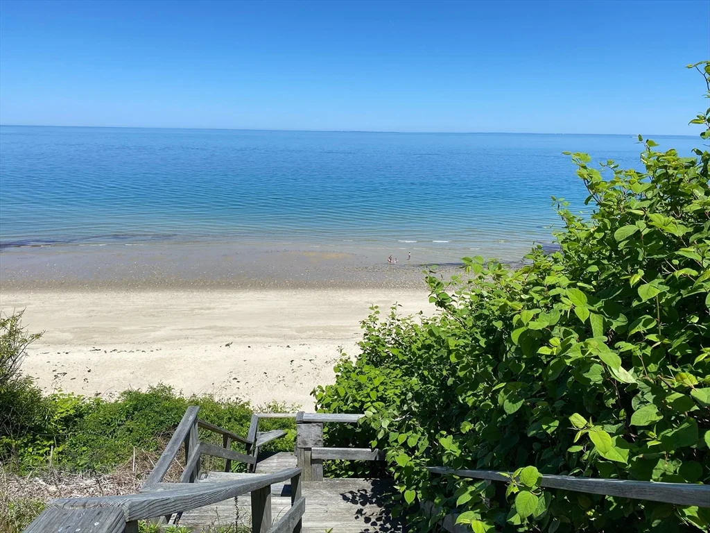 81 Winthrop Rd, Manomet
