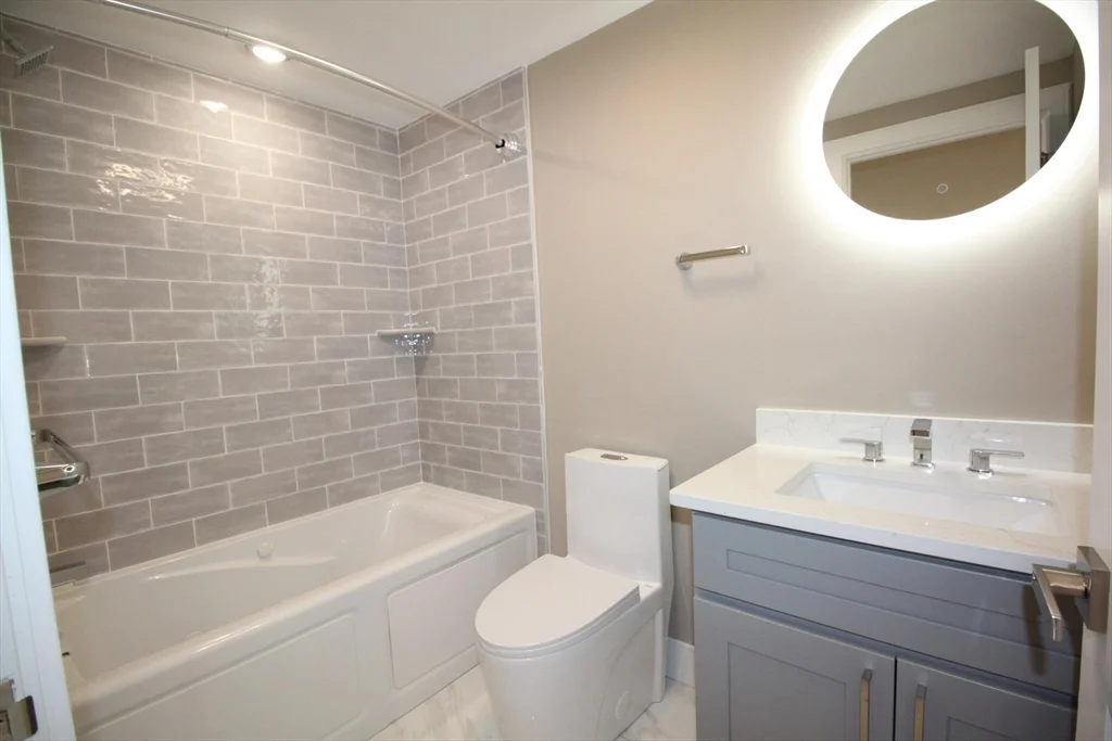 114 Main St, Everett