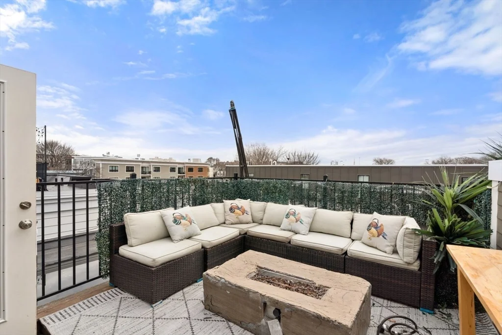 12 Mohawk St, South Boston