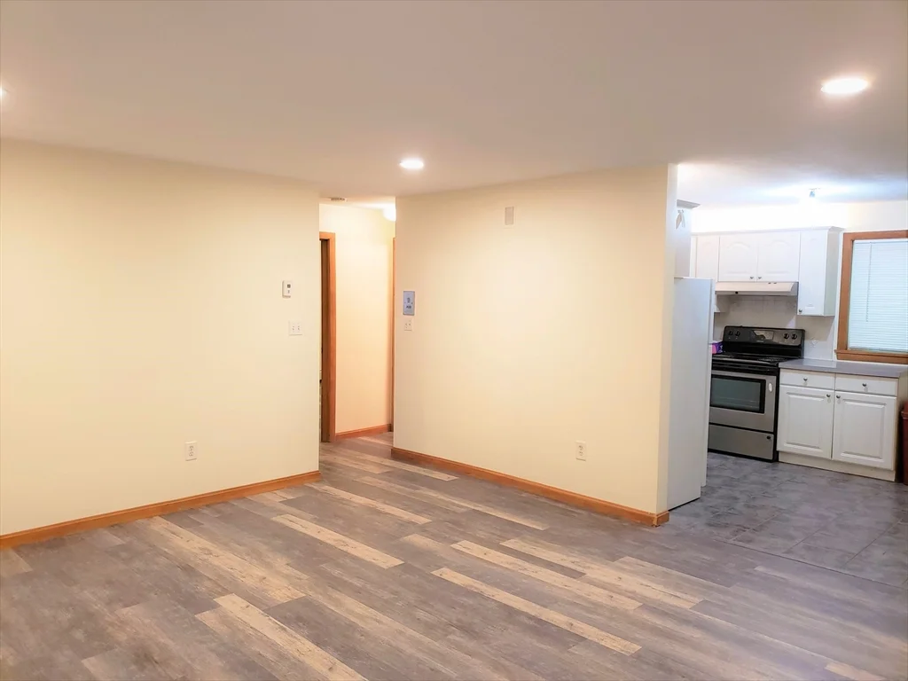 33 Jacqueline Rd, Waltham