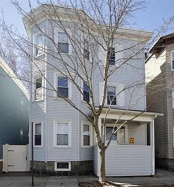 46 Middle St, South Boston