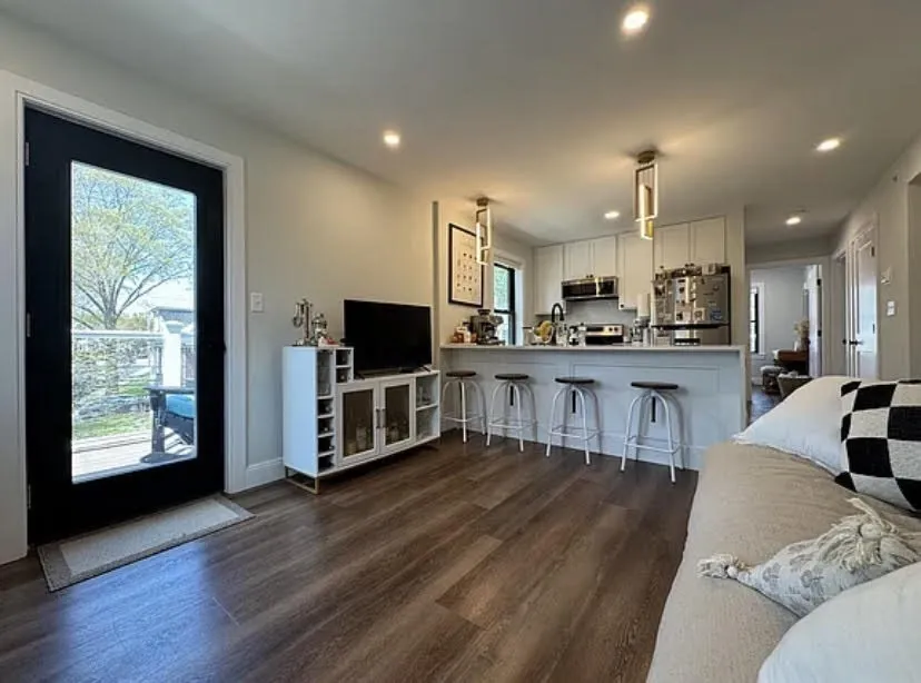 35 Hunnewell Ave, Oak Square