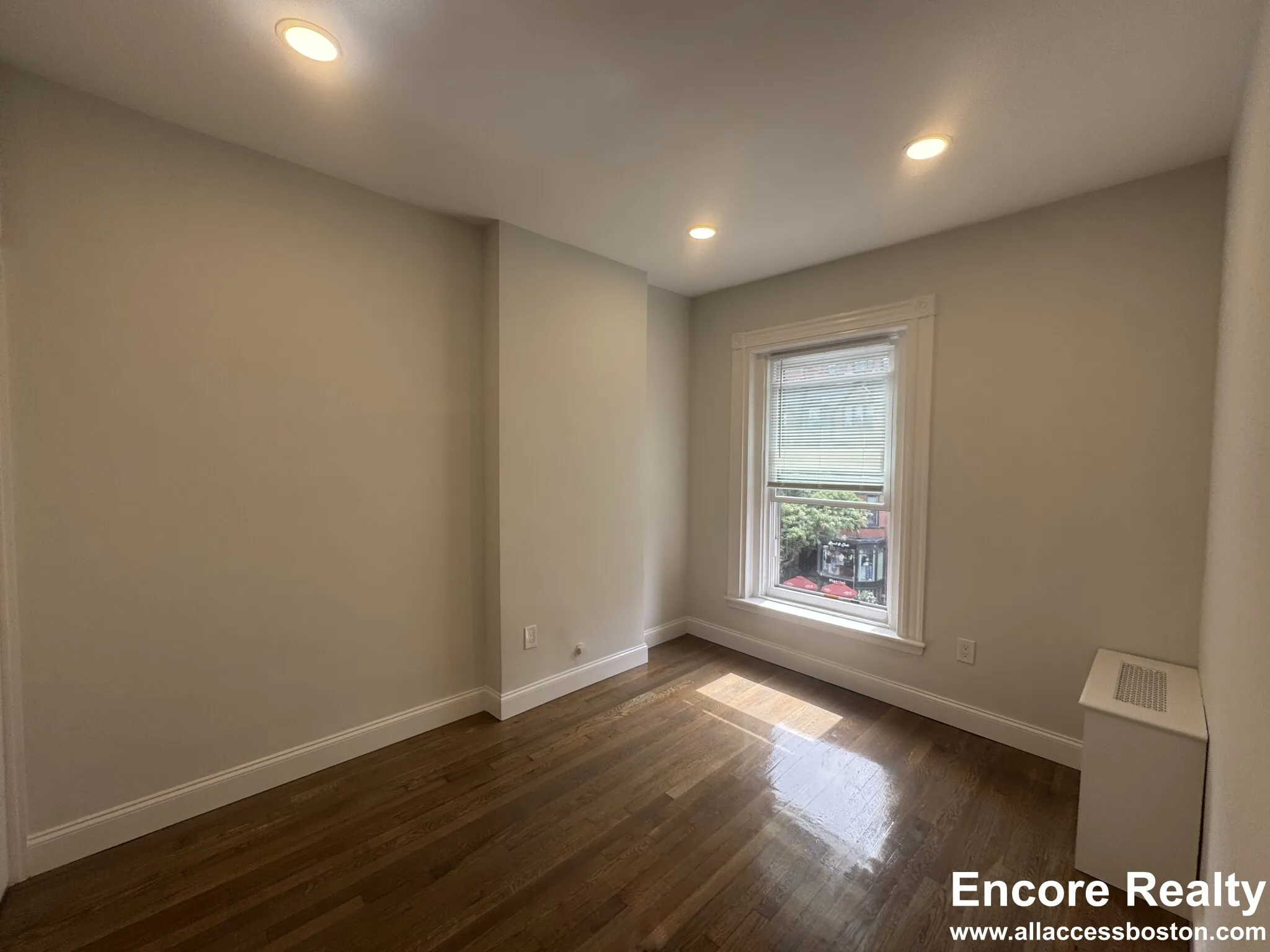 225 Newbury St, Back Bay