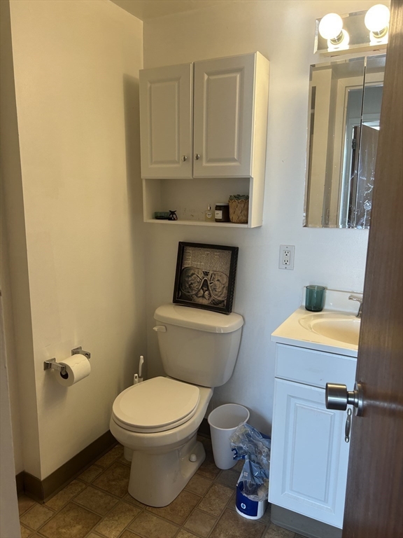 872 Massachusetts Ave, Riverside