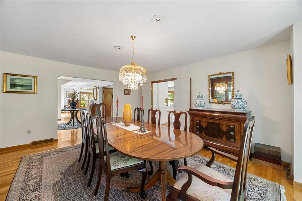 4 Crestview Ln, Milton