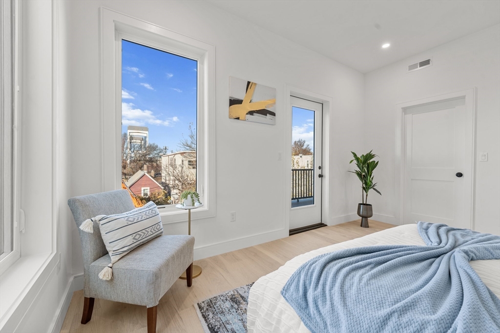 670 Saratoga, Boston