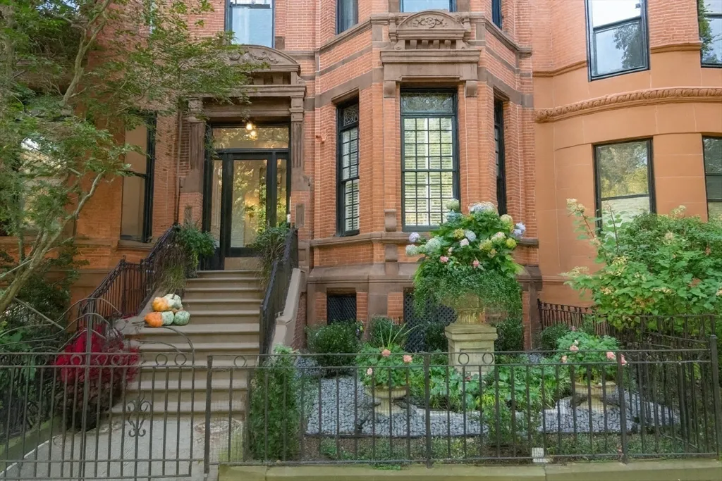 288 Commonwealth Ave, Back Bay