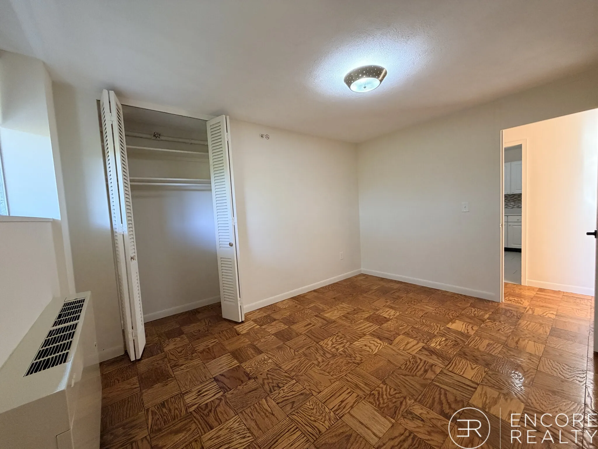 101 Monmouth St, Longwood