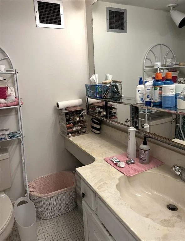 250 Hammond Pond Pkwy, Chestnut Hill