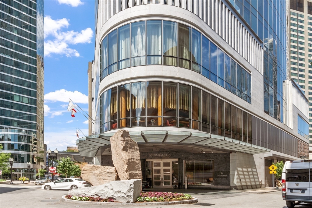 1 Dalton St, Back Bay