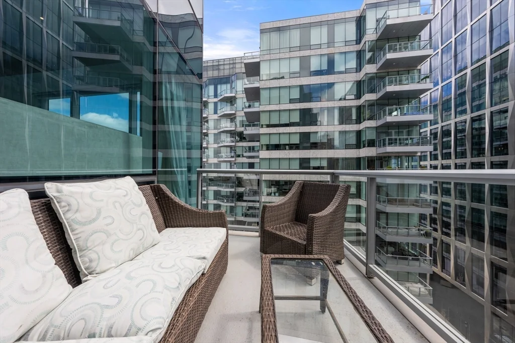 22 Liberty Dr, Seaport District