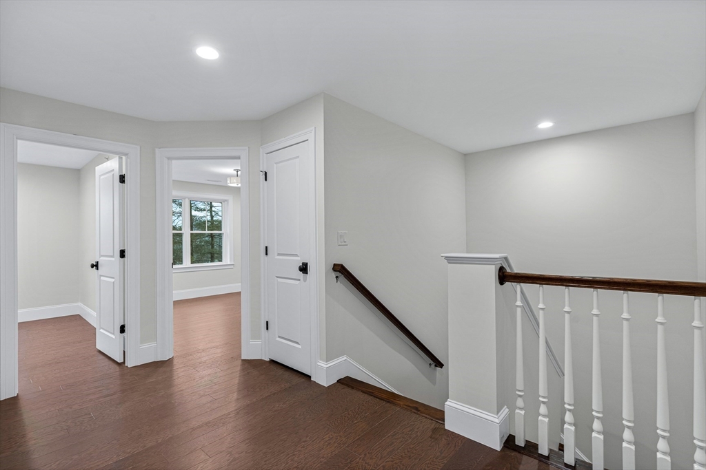 15 Lily Pond Ln, Lexington