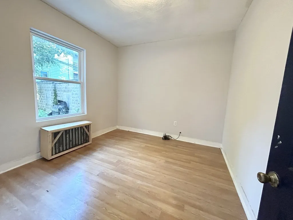 18 Eastman St, Boston