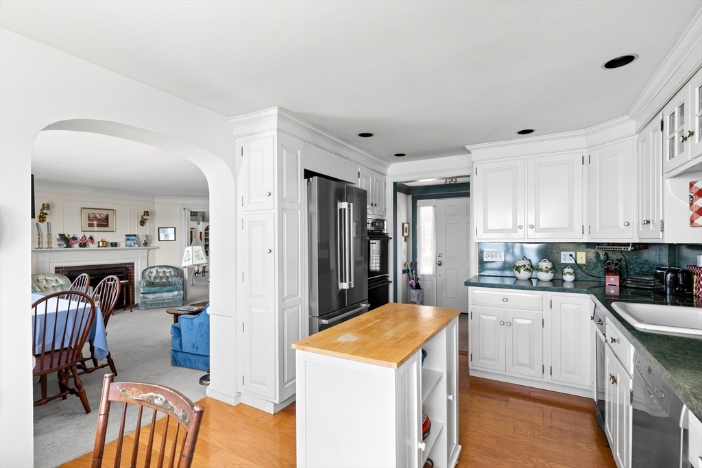 37 Marmion Way, Rockport