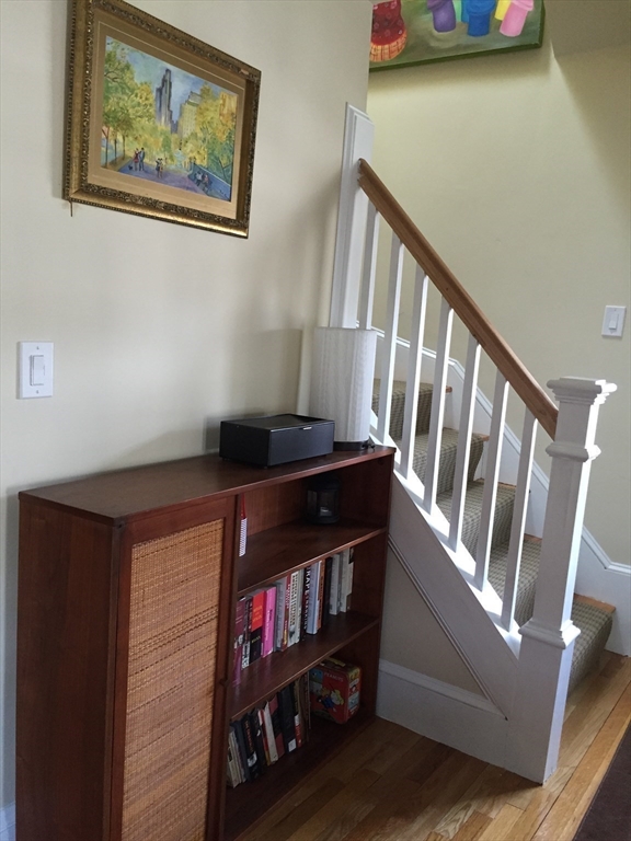 9 Irvington Rd, West Somerville