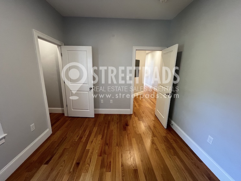 8 Islington St, Allston