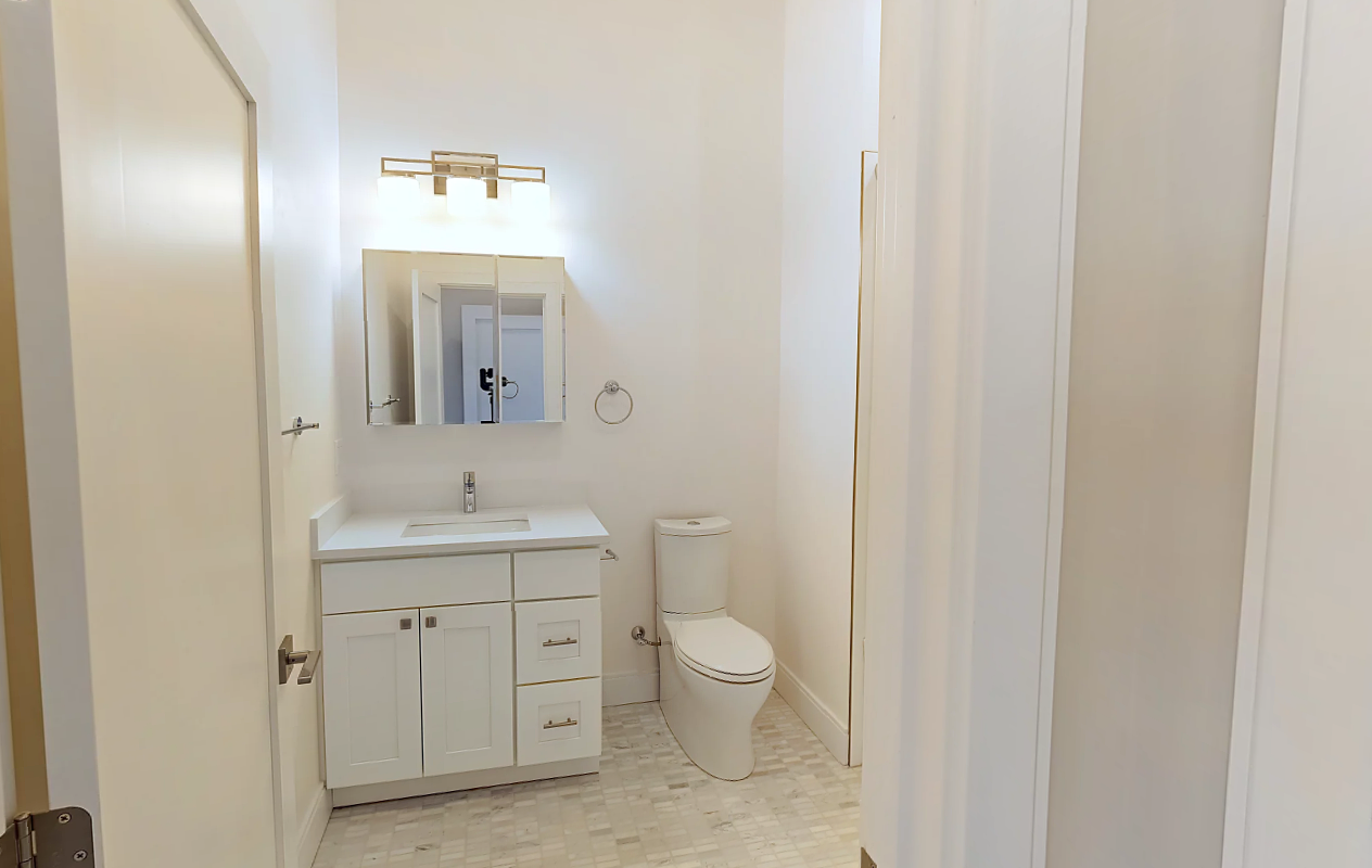 32 Cummins Highway, Roslindale