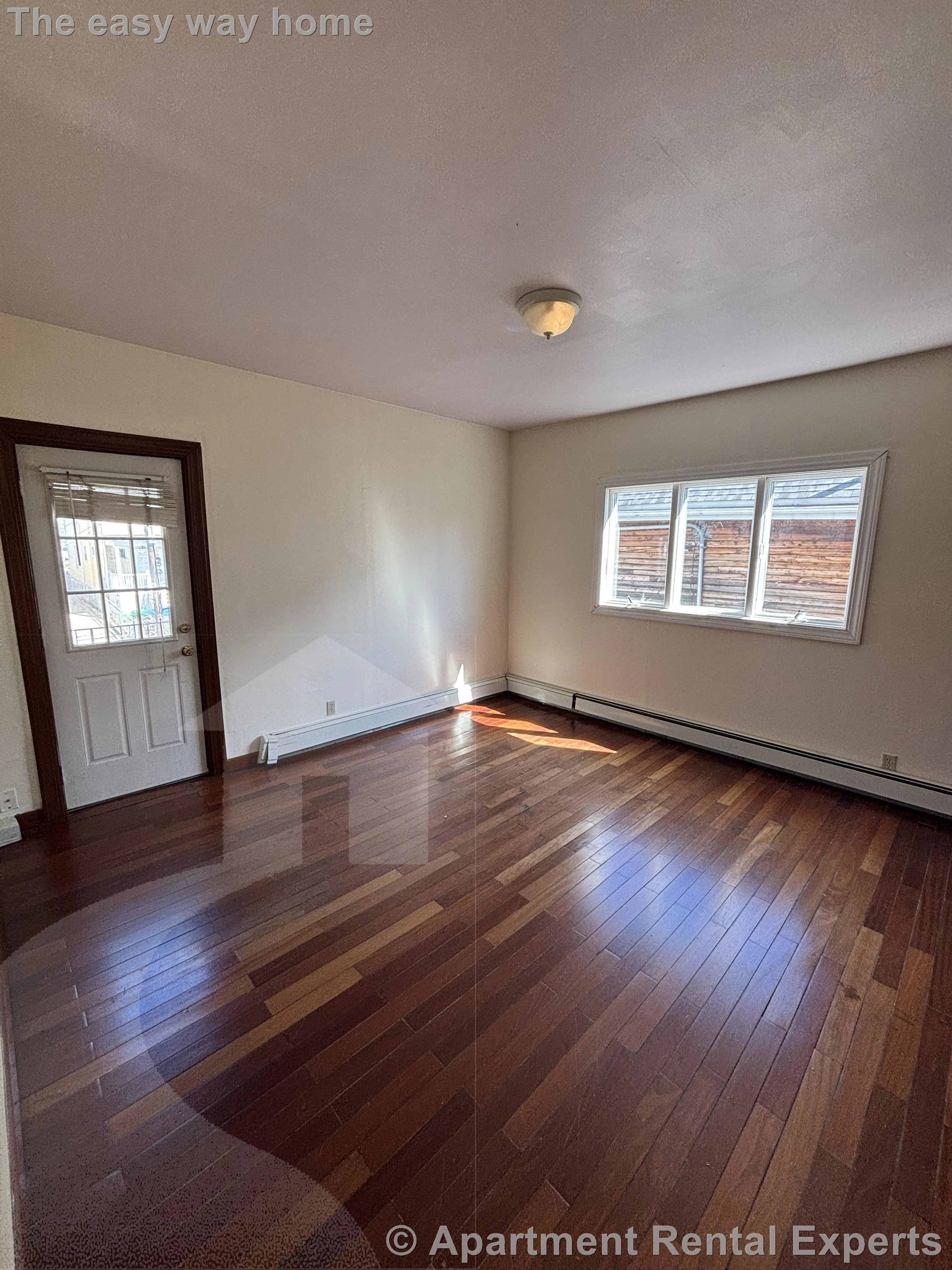 569 Main St, Magoun Square