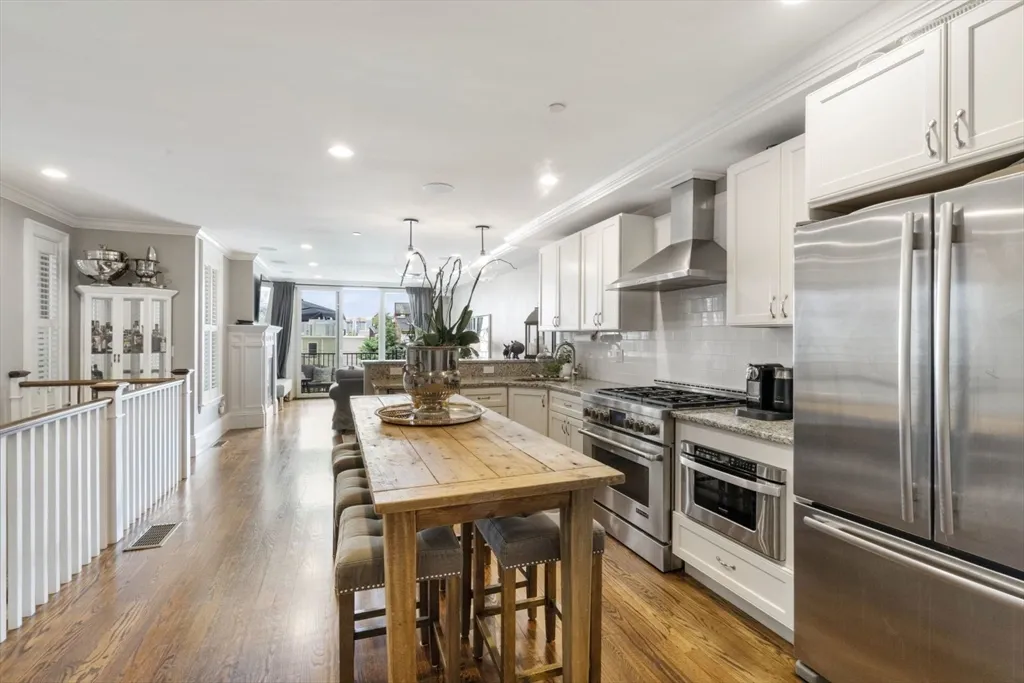 532 East Broadway, South Boston