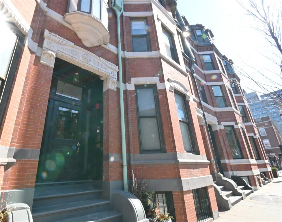 32 Fairfield, Back Bay