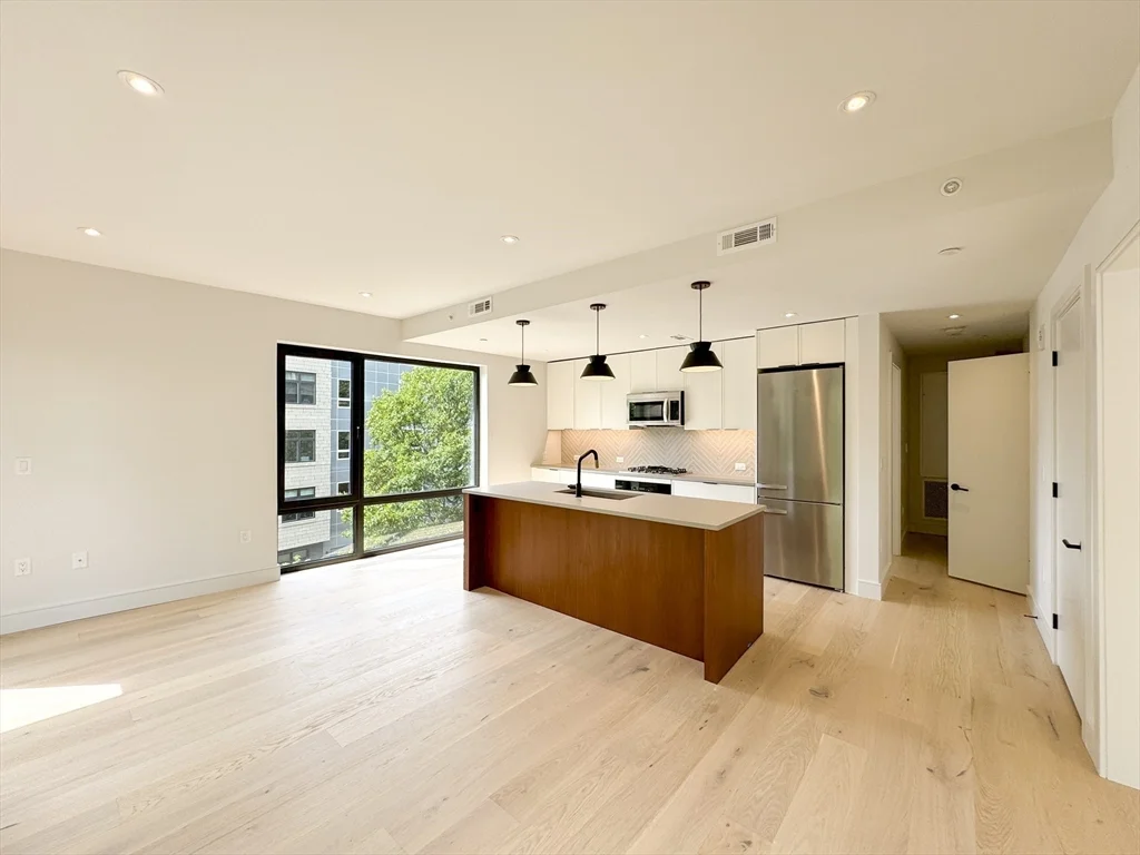 1 Nevins Hill Way, Brighton