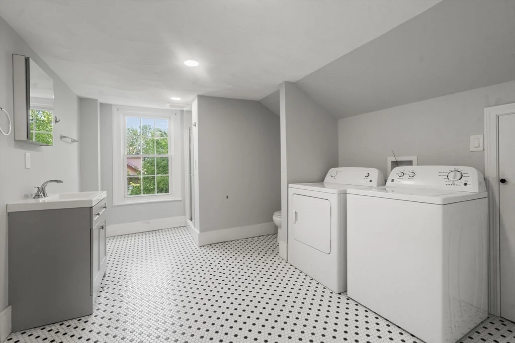 101 Mount Pleasant Ave, Roxbury