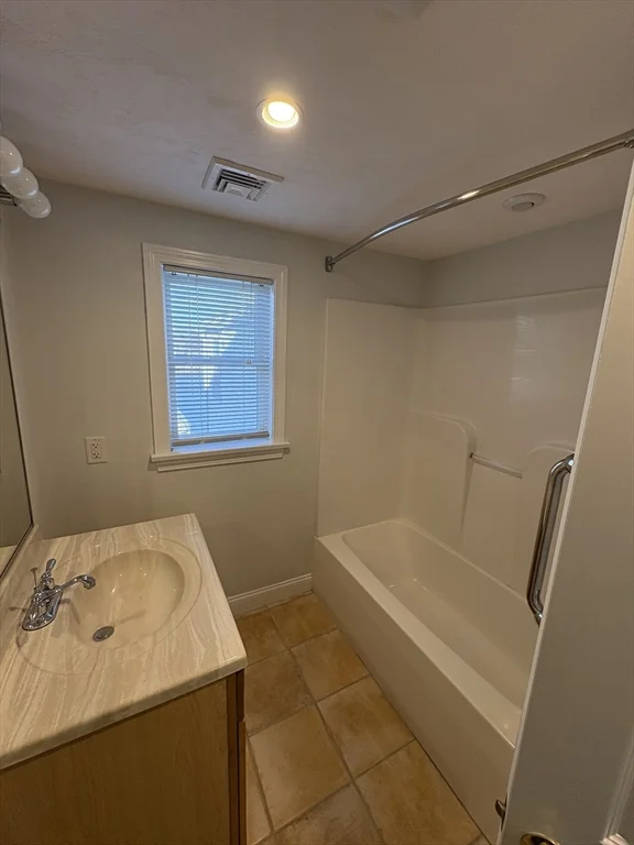 3 Piraino Ln, Gloucester