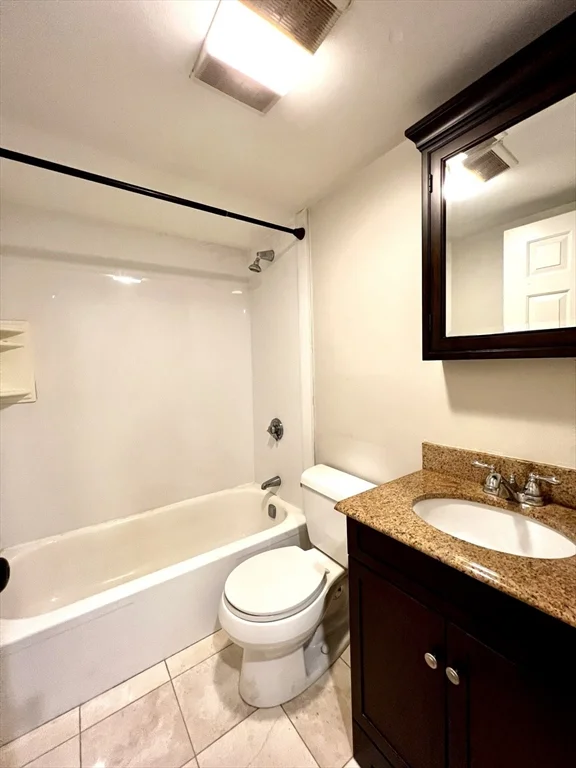 390 Riverway, Mission Hill