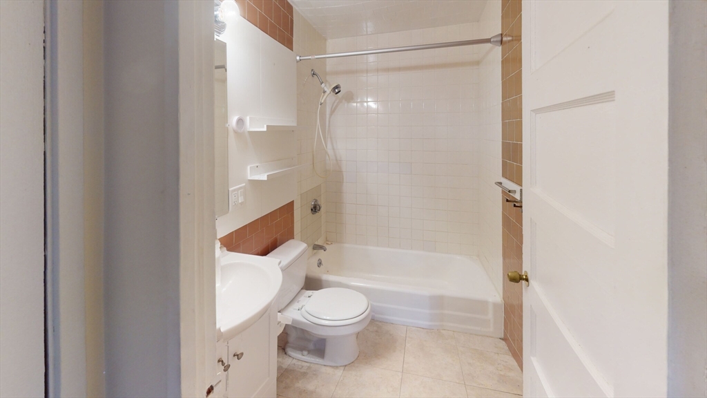 40 Winchester St, North Brookline