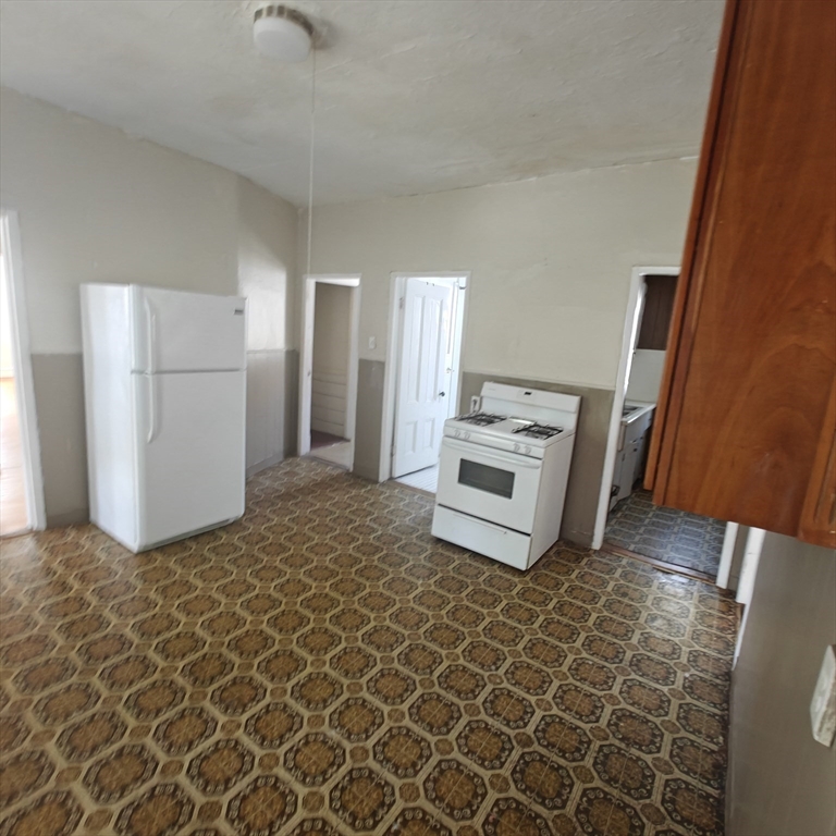 425 Chelmsford St, Lowell