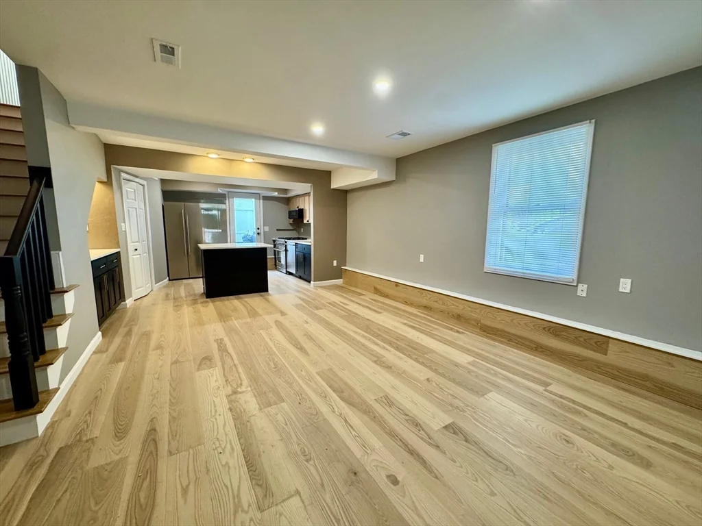 91 Bolton St, South Boston