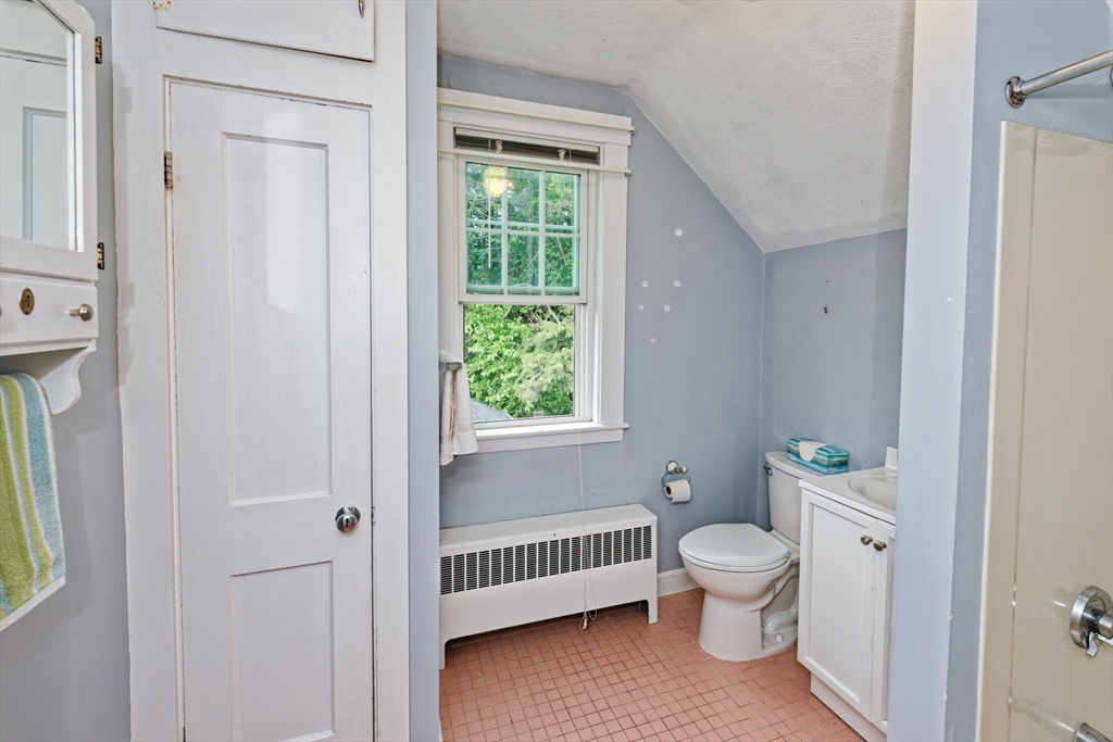 336 Bishop St, Framingham